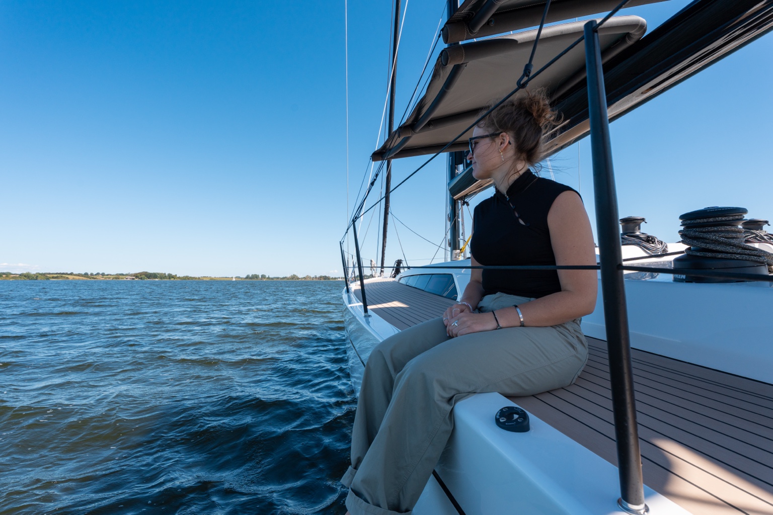 Entspannter Volamare Moment im Schatten an Bord einer Yacht